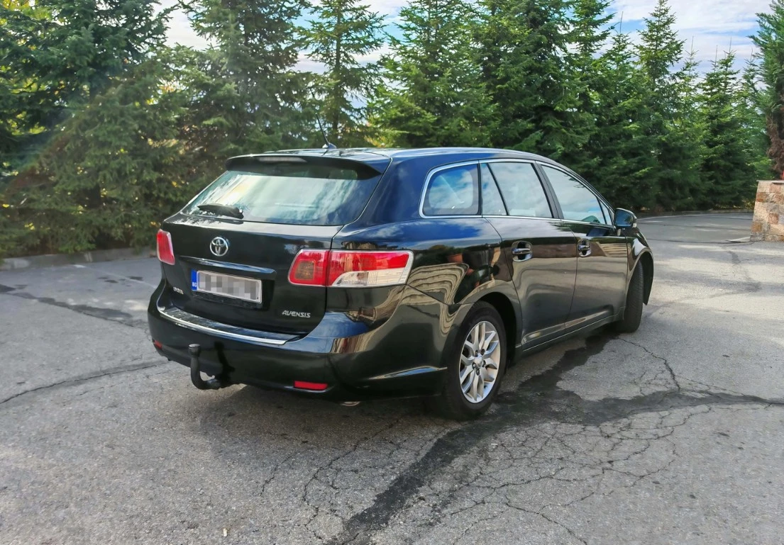 Toyota Avensis 1.8 VVTI, снимка 5 - Автомобили и джипове - 56724852