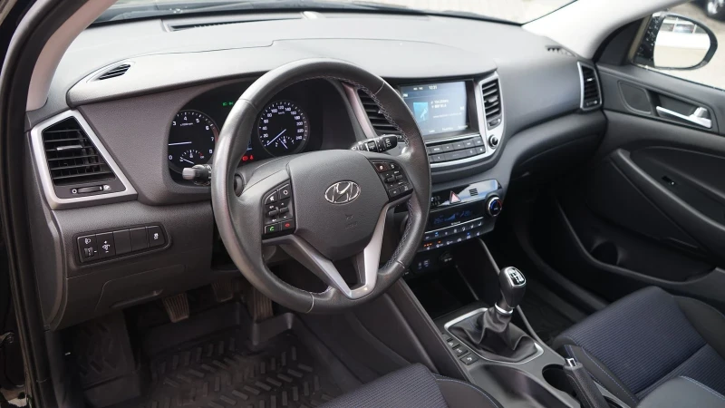 Hyundai Tucson 2.0CRDI САМО НА ЧАСТИ, снимка 3 - Автомобили и джипове - 48139389