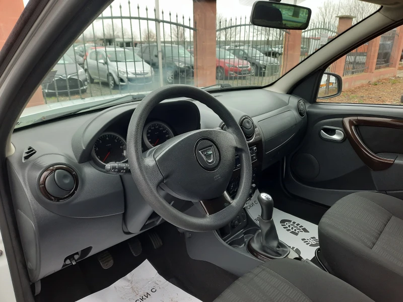 Dacia Duster 1.6i, снимка 9 - Автомобили и джипове - 48269647