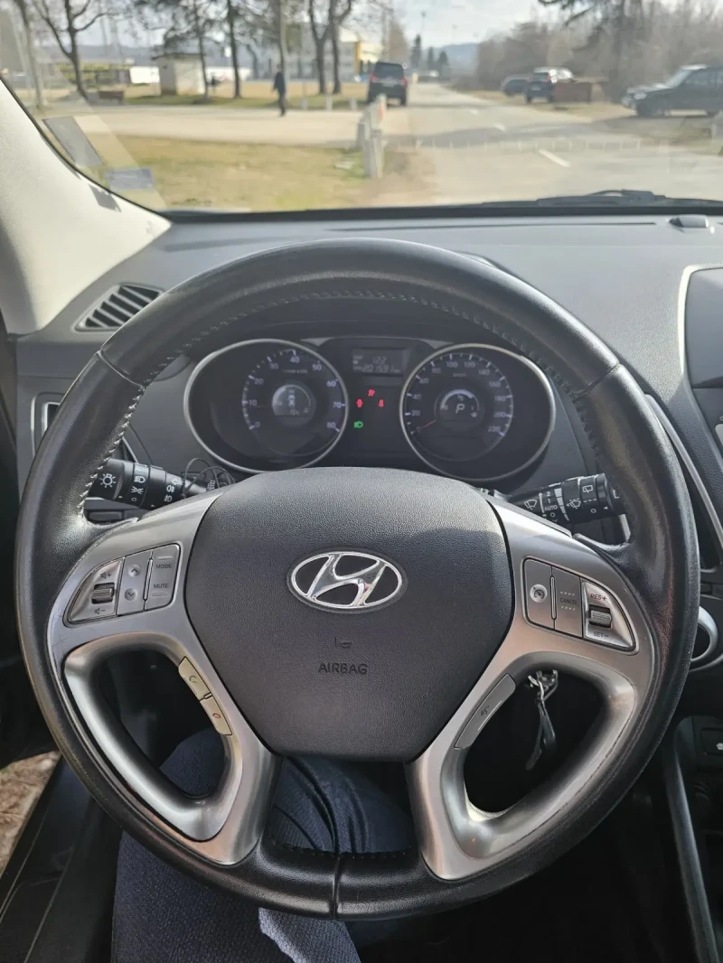 Hyundai IX35, снимка 15 - Автомобили и джипове - 49000316