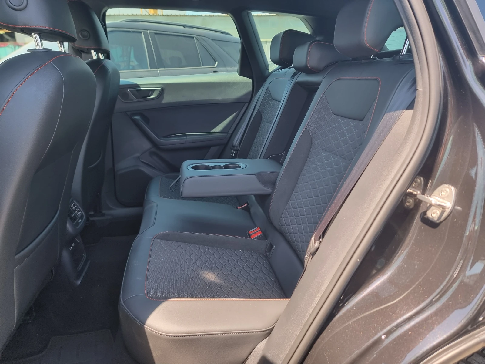 Seat Ateca 2.0 FR АВТОМАТИК 4Х4 - изображение 6