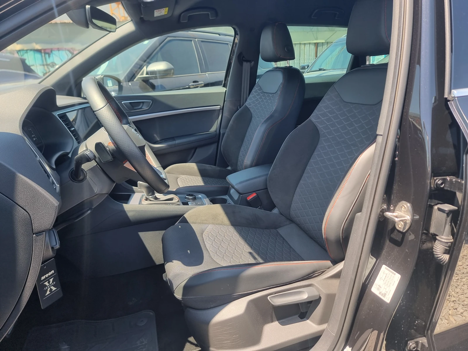 Seat Ateca 2.0 FR АВТОМАТИК 4Х4 - изображение 5