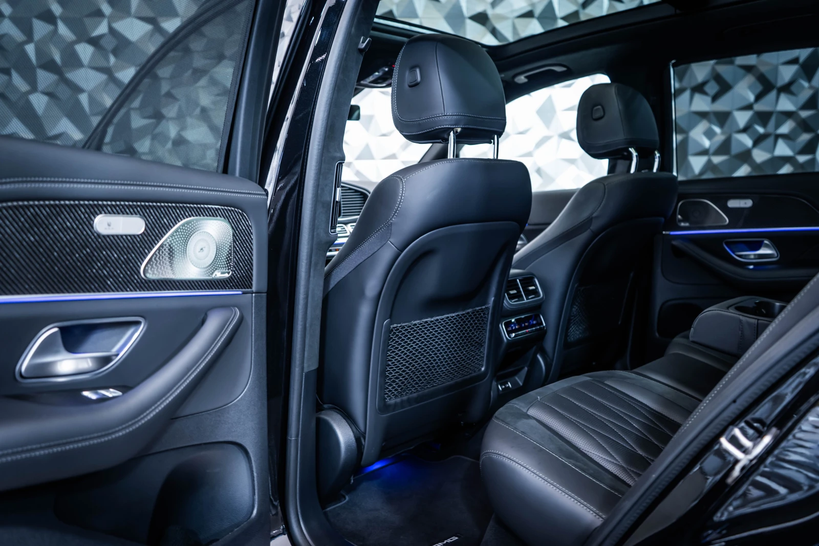 Mercedes-Benz GLE 63 S AMG Ceramic* HuD* Pano* 360* , снимка 14 - Автомобили и джипове - 53871959