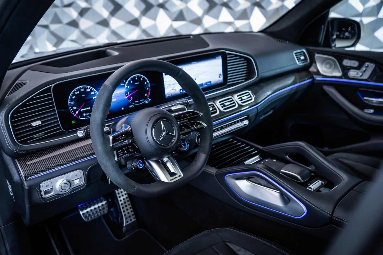 Mercedes-Benz GLE 63 S AMG Ceramic* HuD* Pano* 360* , снимка 8 - Автомобили и джипове - 53871959