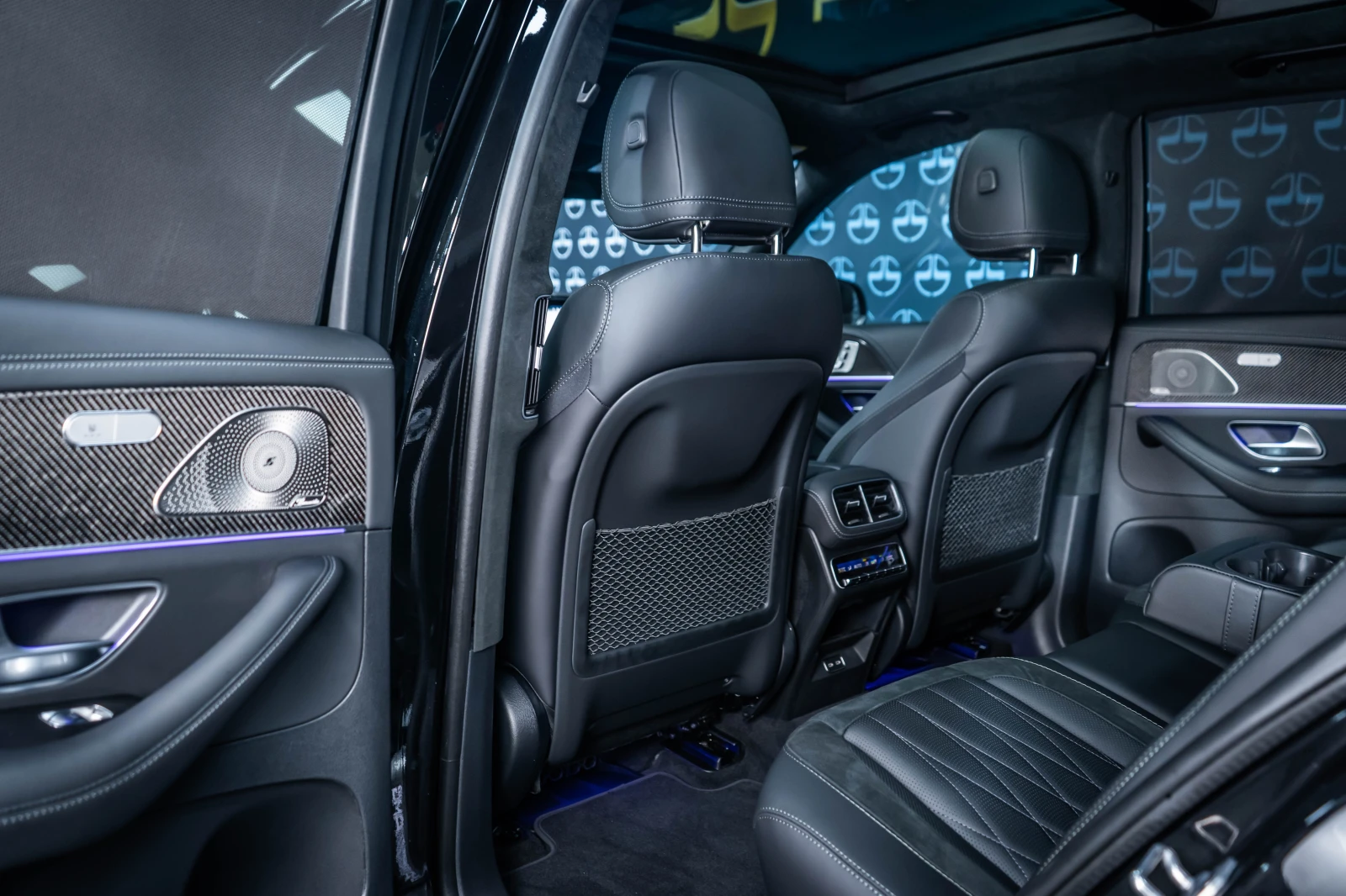 Mercedes-Benz GLE 63 S AMG Ceramic* HuD* Pano* 360* , снимка 14 - Автомобили и джипове - 53871959