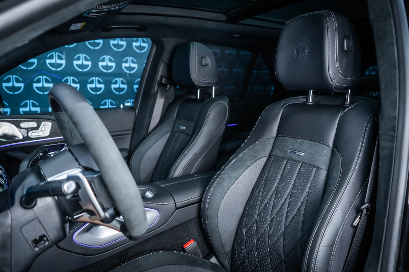 Mercedes-Benz GLE 63 S AMG Ceramic* HuD* Pano* 360* , снимка 12 - Автомобили и джипове - 53871959