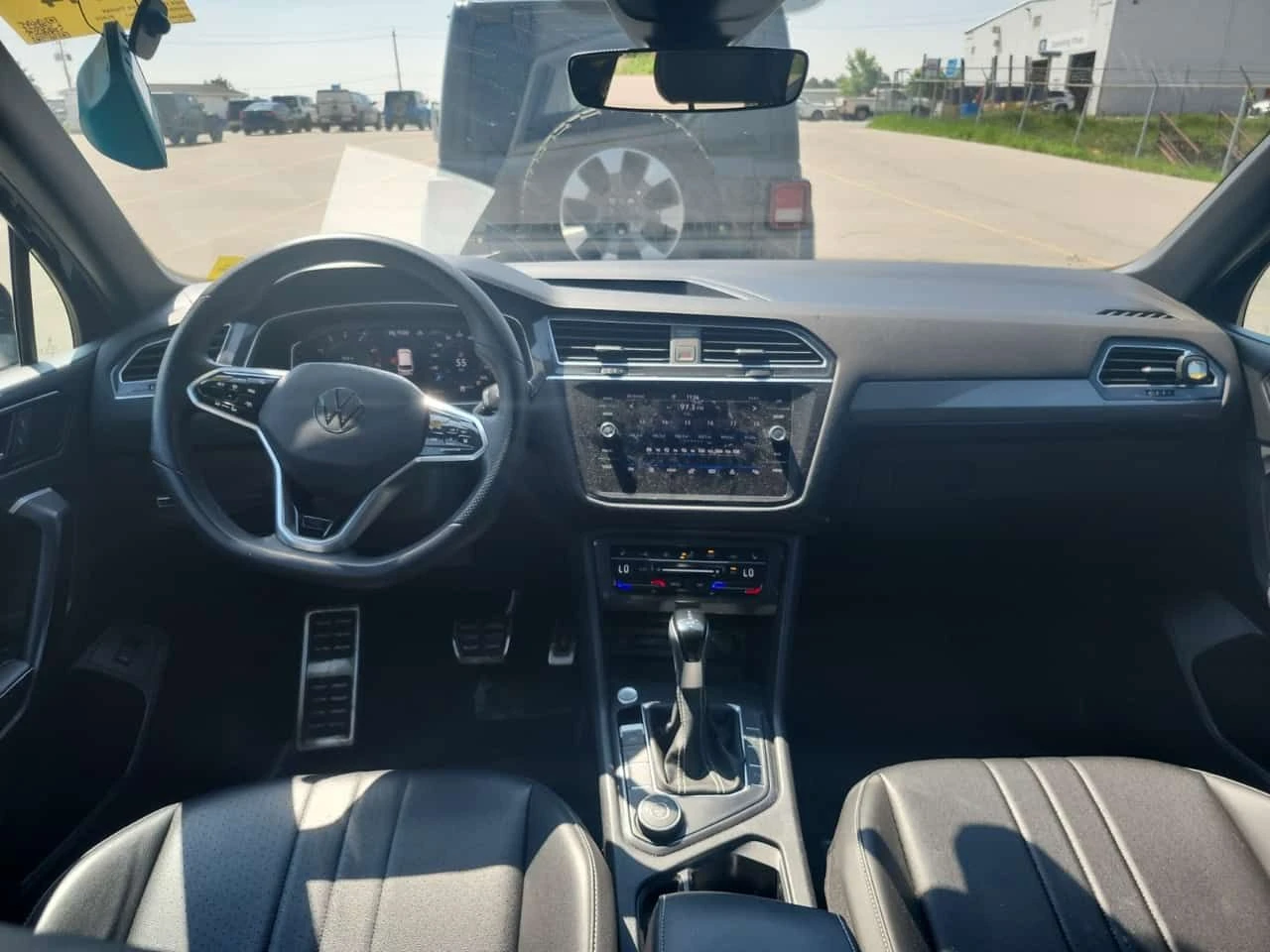 VW Tiguan 4motion/R line Black Edition/CARFAХ/ФИНАНСИРАНЕ, снимка 10 - Автомобили и джипове - 54690949