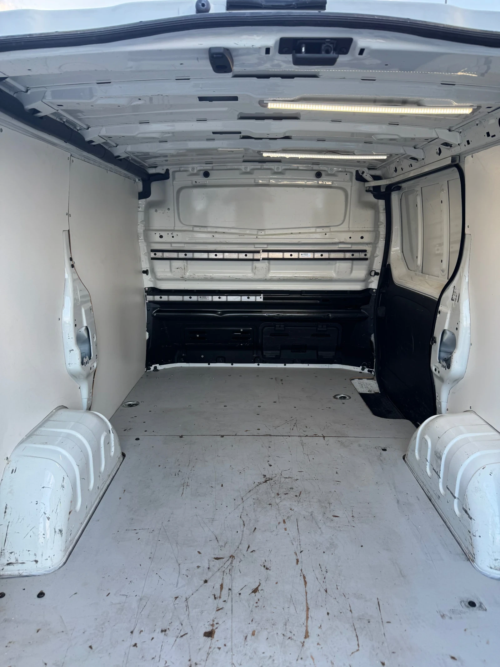 Opel Vivaro 1.6 BIturbo, снимка 6 - Бусове и автобуси - 54248742