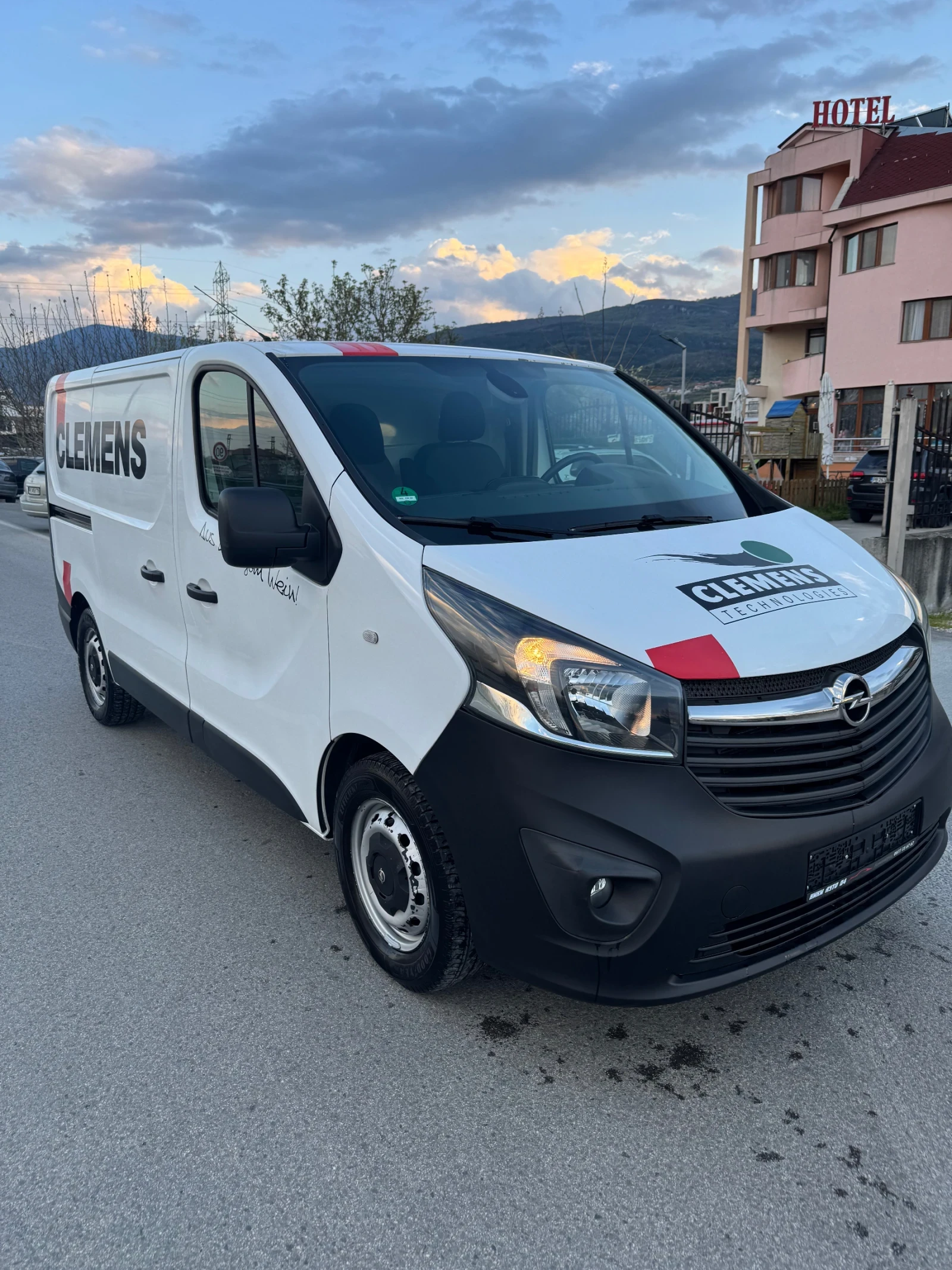 Opel Vivaro 1.6 BIturbo, снимка 3 - Бусове и автобуси - 54248742