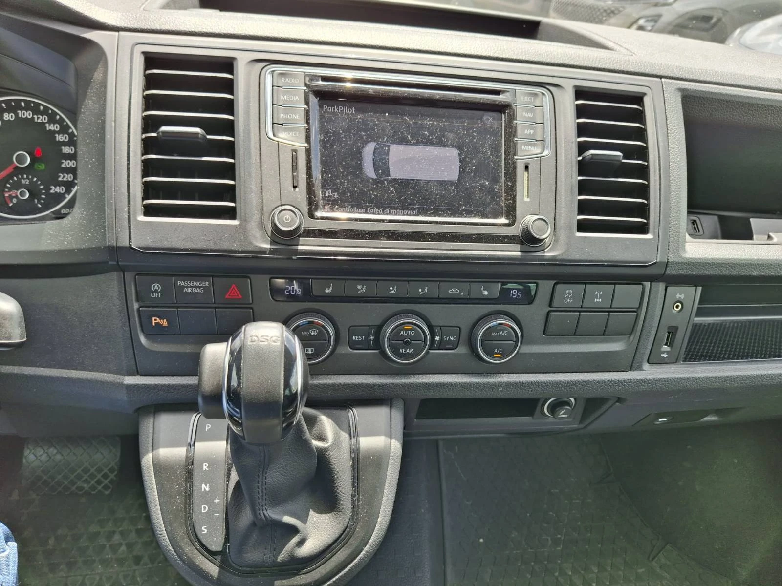 VW Caravelle 2.0BiTDI-AVTOMAT-4X4, снимка 11 - Бусове и автобуси - 54612498