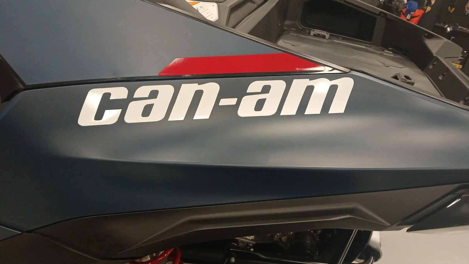 Can-Am Maverick R XRS 999T DCT SAS Dusty Navy& Red - изображение 10