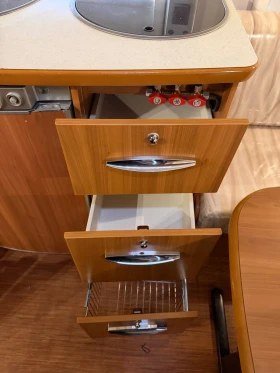 Каравана Fendt Platin , снимка 5 - Каравани и кемпери - 53684776