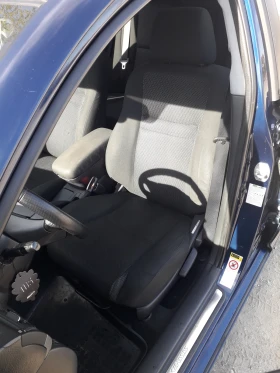 Toyota Avensis Лек Автомобил , снимка 10