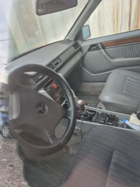 Mercedes-Benz 124 200E, снимка 6