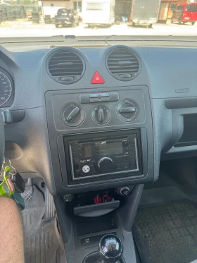 VW Caddy 1.9 tdi 105к.с, снимка 10