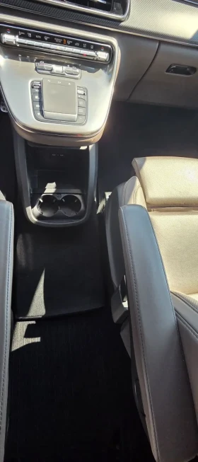 Mercedes-Benz V 300 Extralong 4Matic Exclusive, снимка 7