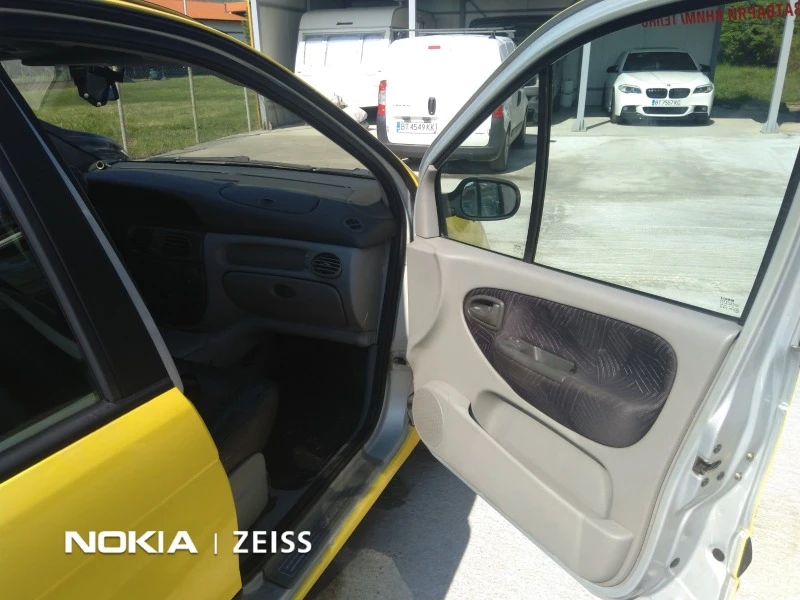 Renault Megane Scenic, снимка 4 - Автомобили и джипове - 47075206