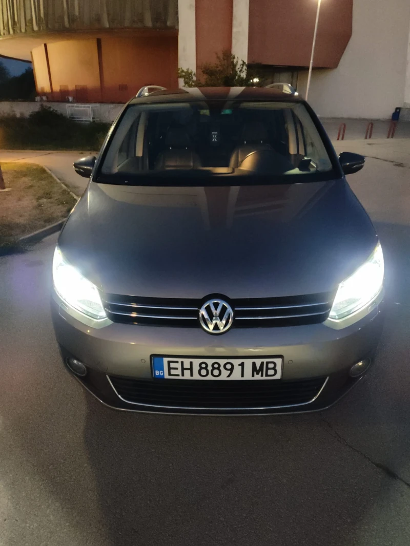 VW Touran 2.0 TDI * 140кс * 2012* АВТОМАТИК* ЕВРО 5* , снимка 2 - Автомобили и джипове - 47317436