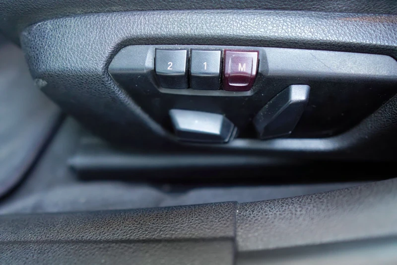 BMW 320, снимка 15 - Автомобили и джипове - 52326427