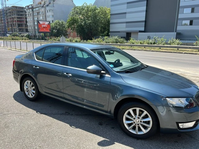 Skoda Octavia 1.6 TDI, снимка 9 - Автомобили и джипове - 48586471