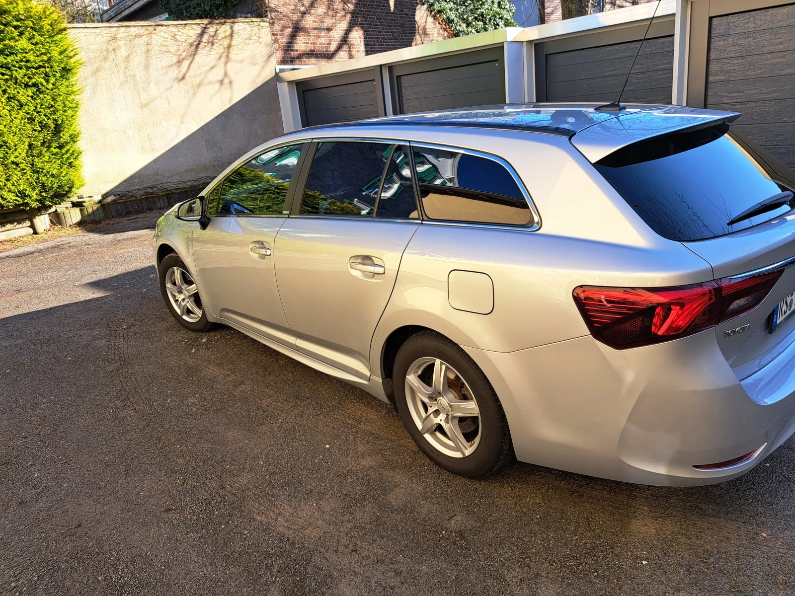 Toyota Avensis 147p.s. 1, 8 benzin - изображение 10