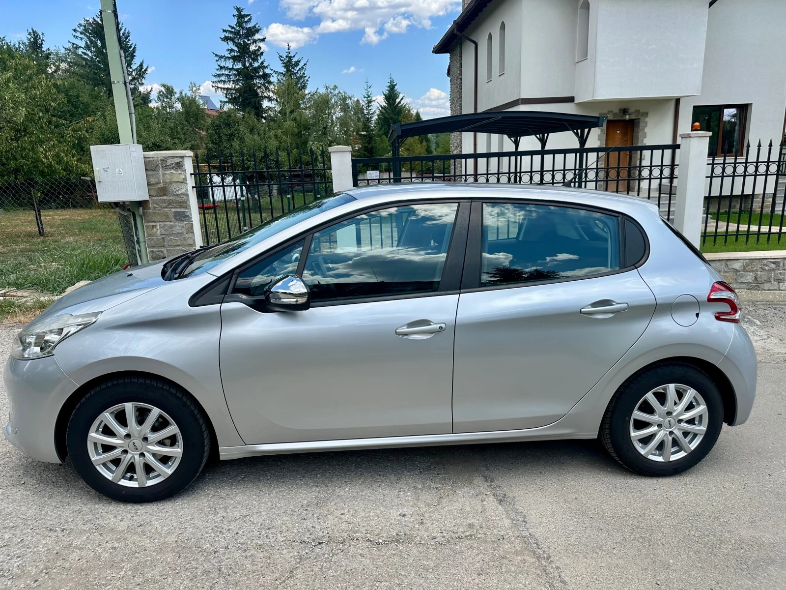 Peugeot 208 NAVI - изображение 6