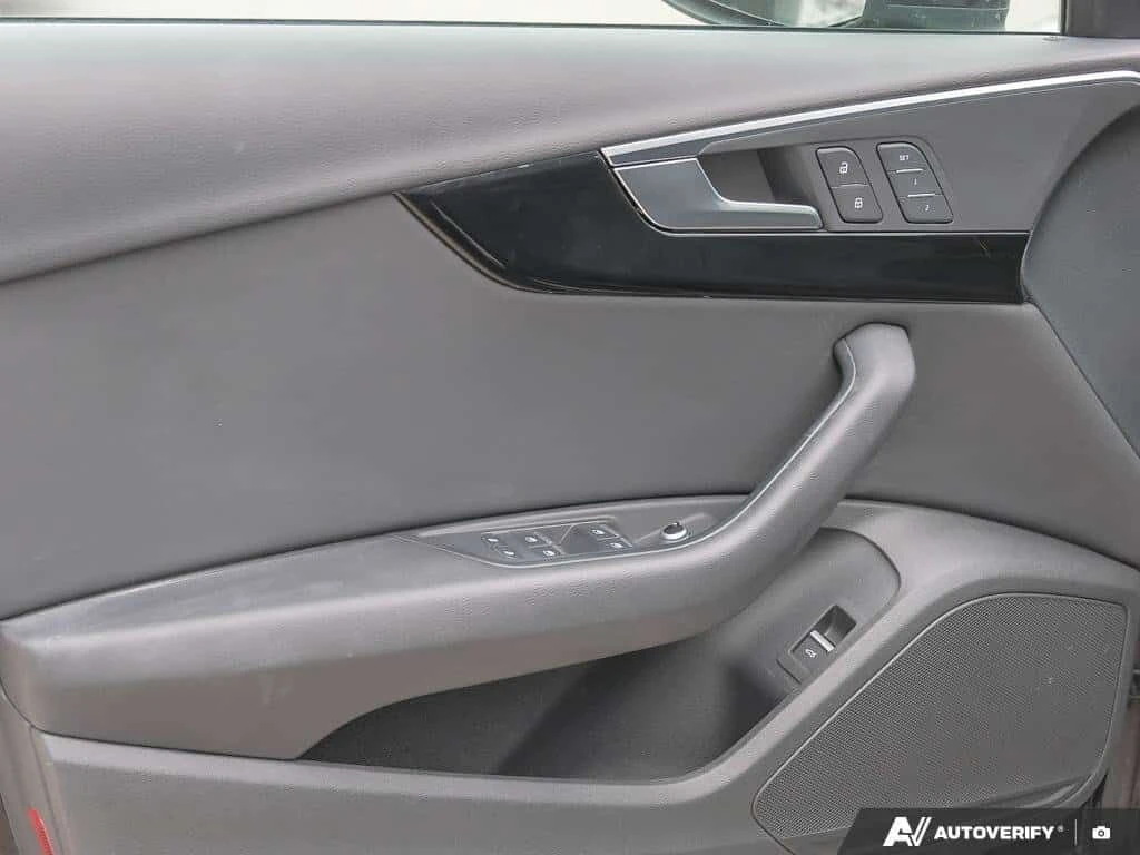 Audi A4 * 45 2.0T Komfort quattro 7sp S Tronic * CARFAX * , снимка 9 - Автомобили и джипове - 53951999