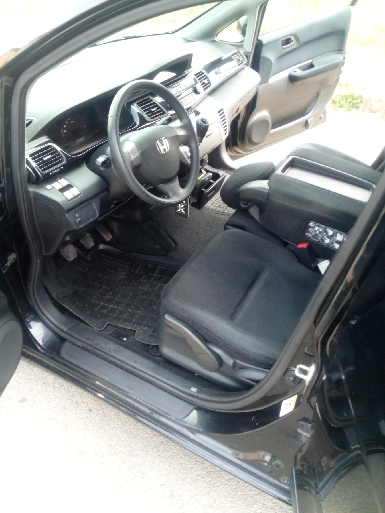 Honda Fr-v 1, 7, снимка 6 - Автомобили и джипове - 54131639