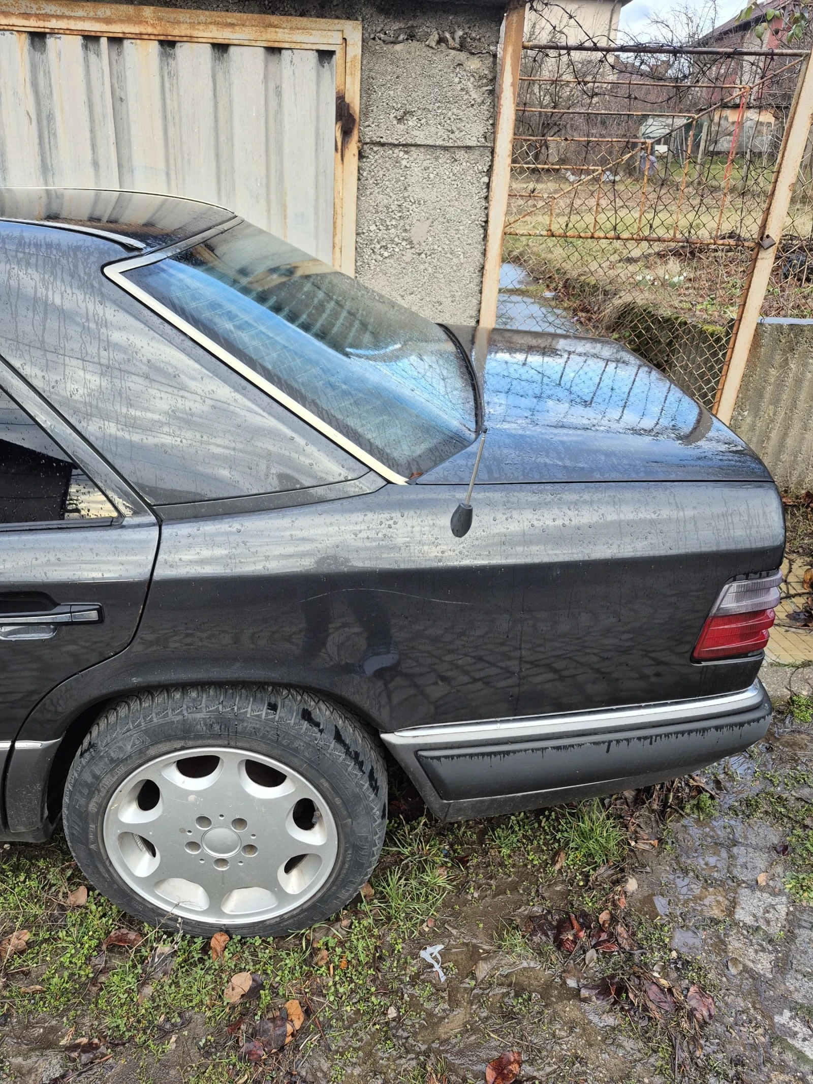 Mercedes-Benz 124 200E, снимка 3 - Автомобили и джипове - 54156923