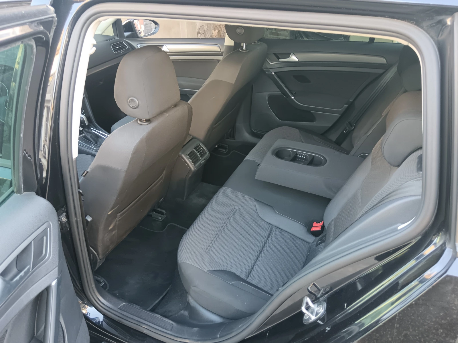 VW Golf MK 7.5 Facelift/2.0 TDI 150 к.с/DSG/Distronic/LED, снимка 9 - Автомобили и джипове - 54692547