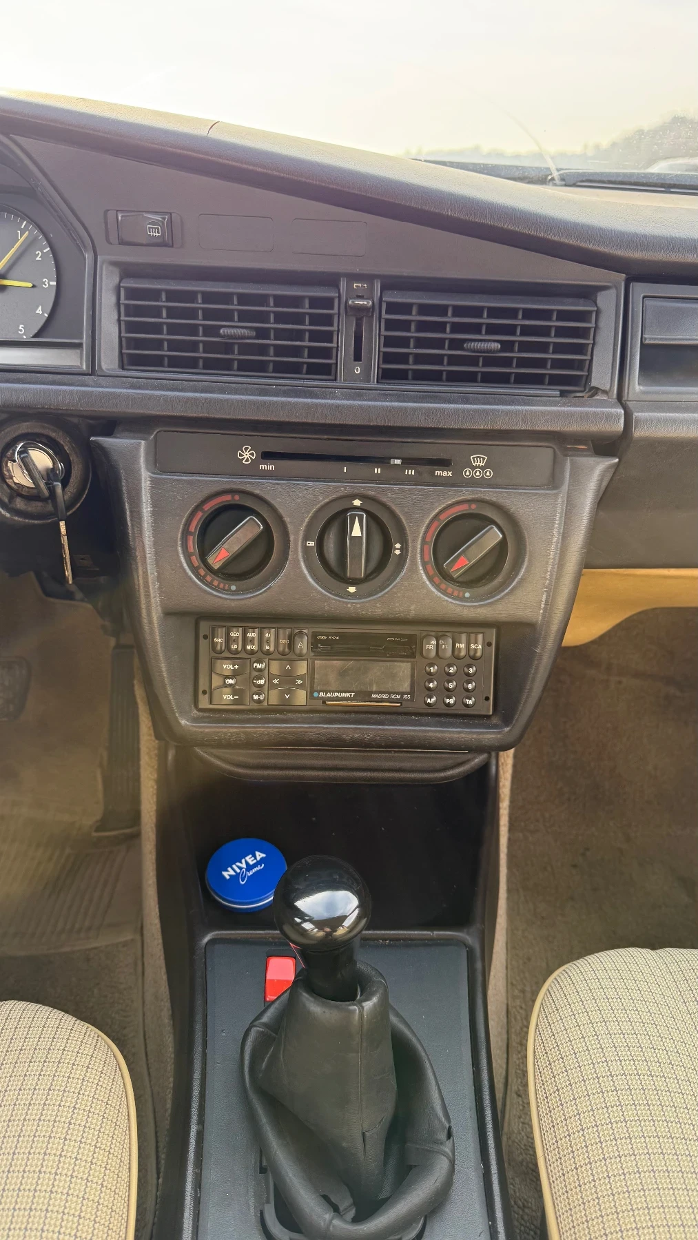 Mercedes-Benz 190 190е 2.0 Бензин, снимка 9 - Автомобили и джипове - 54751172