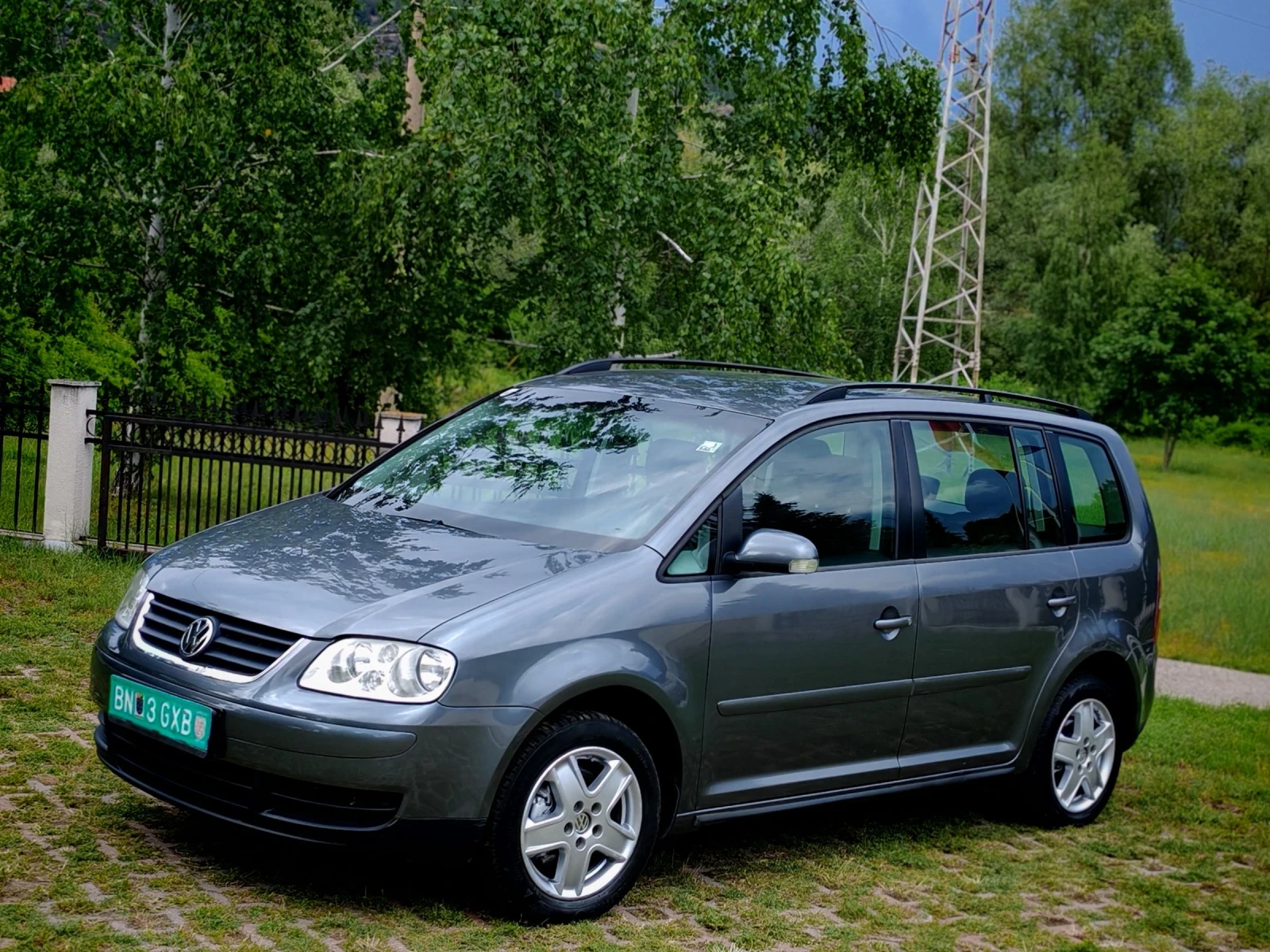 VW Touran 1.9TDI(101)* 6-СКОРОСТИ* КЛИМАТРОНИК* НОВ ВНОС* , снимка 3 - Автомобили и джипове - 54802321