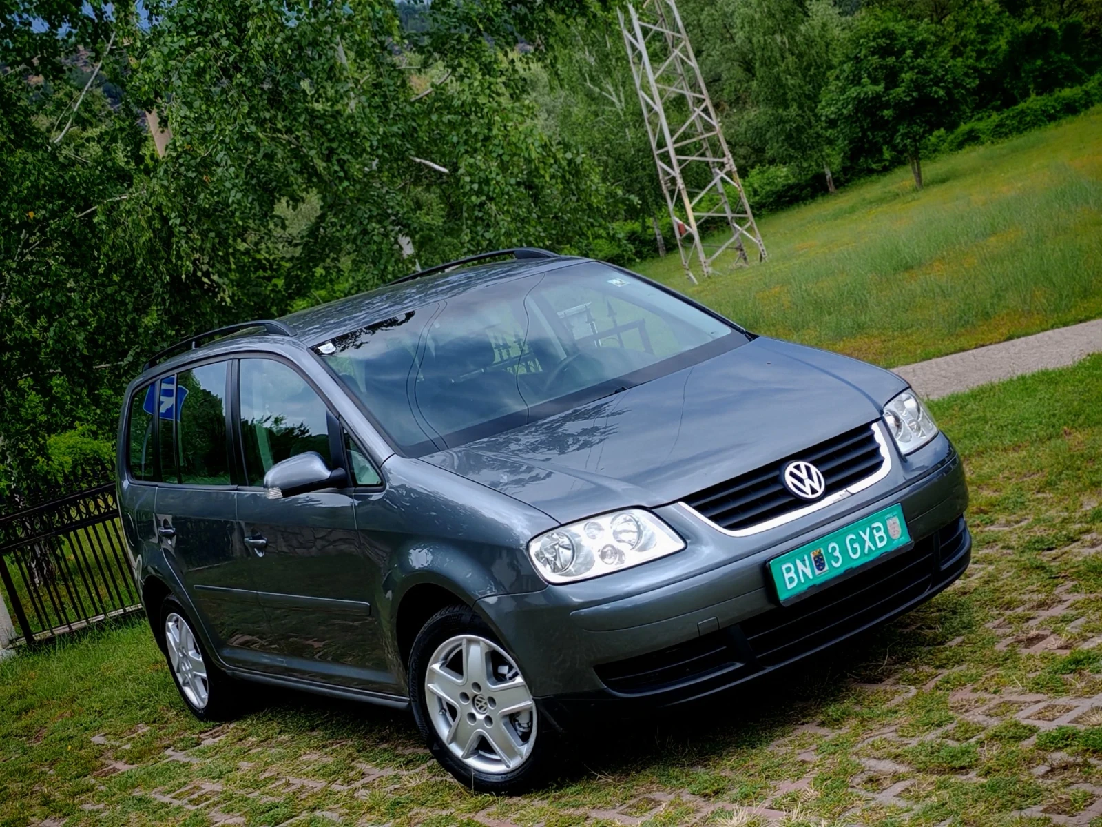 VW Touran 1.9TDI(101)* 6-СКОРОСТИ* КЛИМАТРОНИК* НОВ ВНОС* , снимка 10 - Автомобили и джипове - 54802321