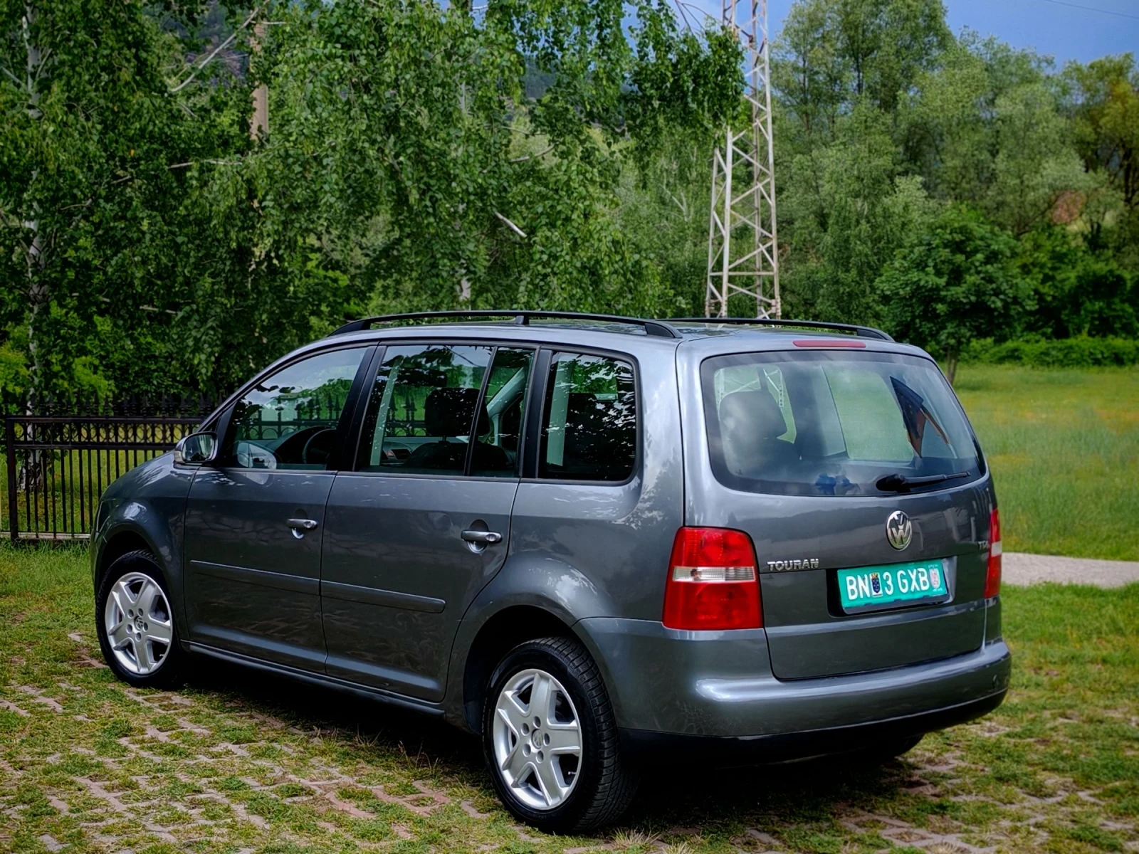 VW Touran 1.9TDI(101)* 6-СКОРОСТИ* КЛИМАТРОНИК* НОВ ВНОС* , снимка 4 - Автомобили и джипове - 54802321