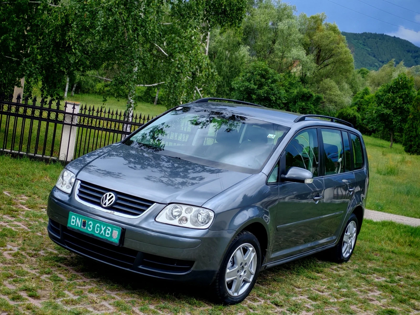 VW Touran 1.9TDI(101)* 6-СКОРОСТИ* КЛИМАТРОНИК* НОВ ВНОС* , снимка 2 - Автомобили и джипове - 54802321
