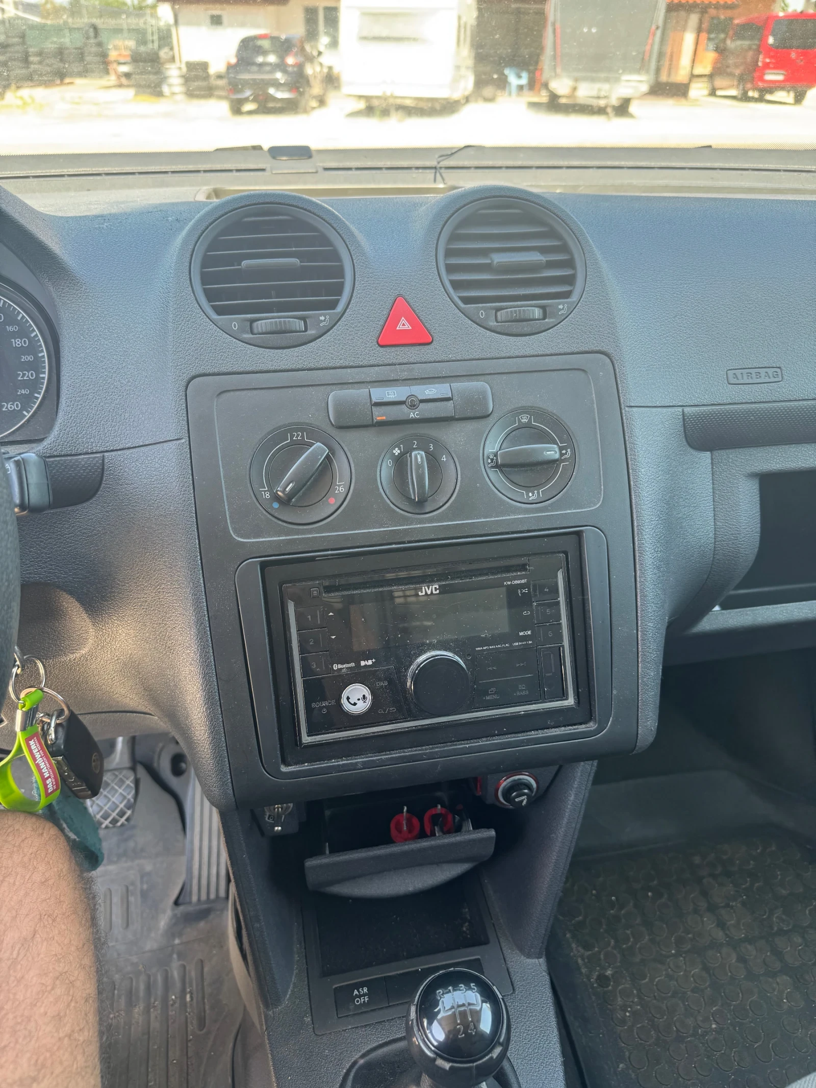 VW Caddy 1.9 tdi 105к.с, снимка 10 - Автомобили и джипове - 55481116
