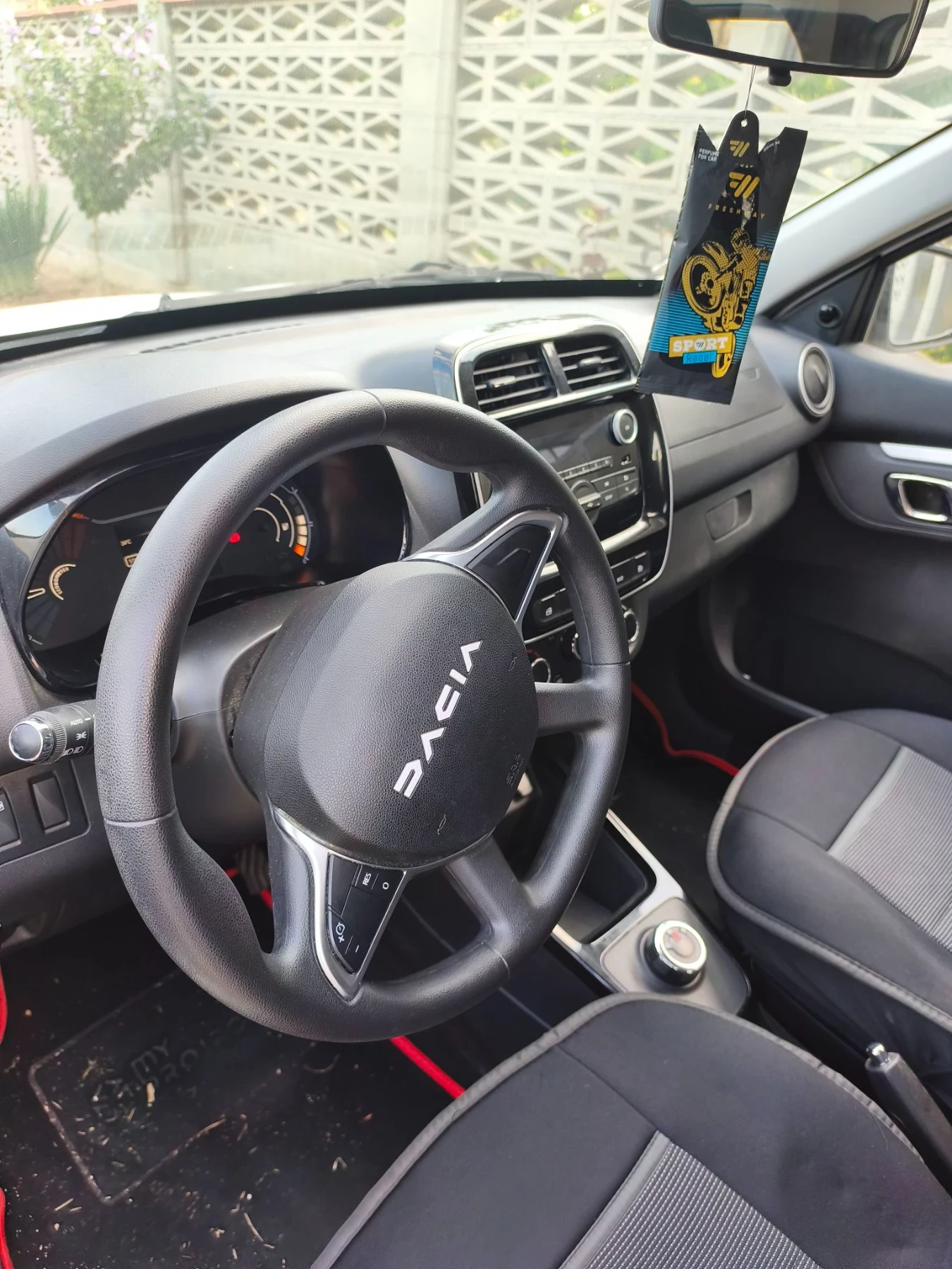 Dacia Spring 28 kw, снимка 9 - Автомобили и джипове - 56302935