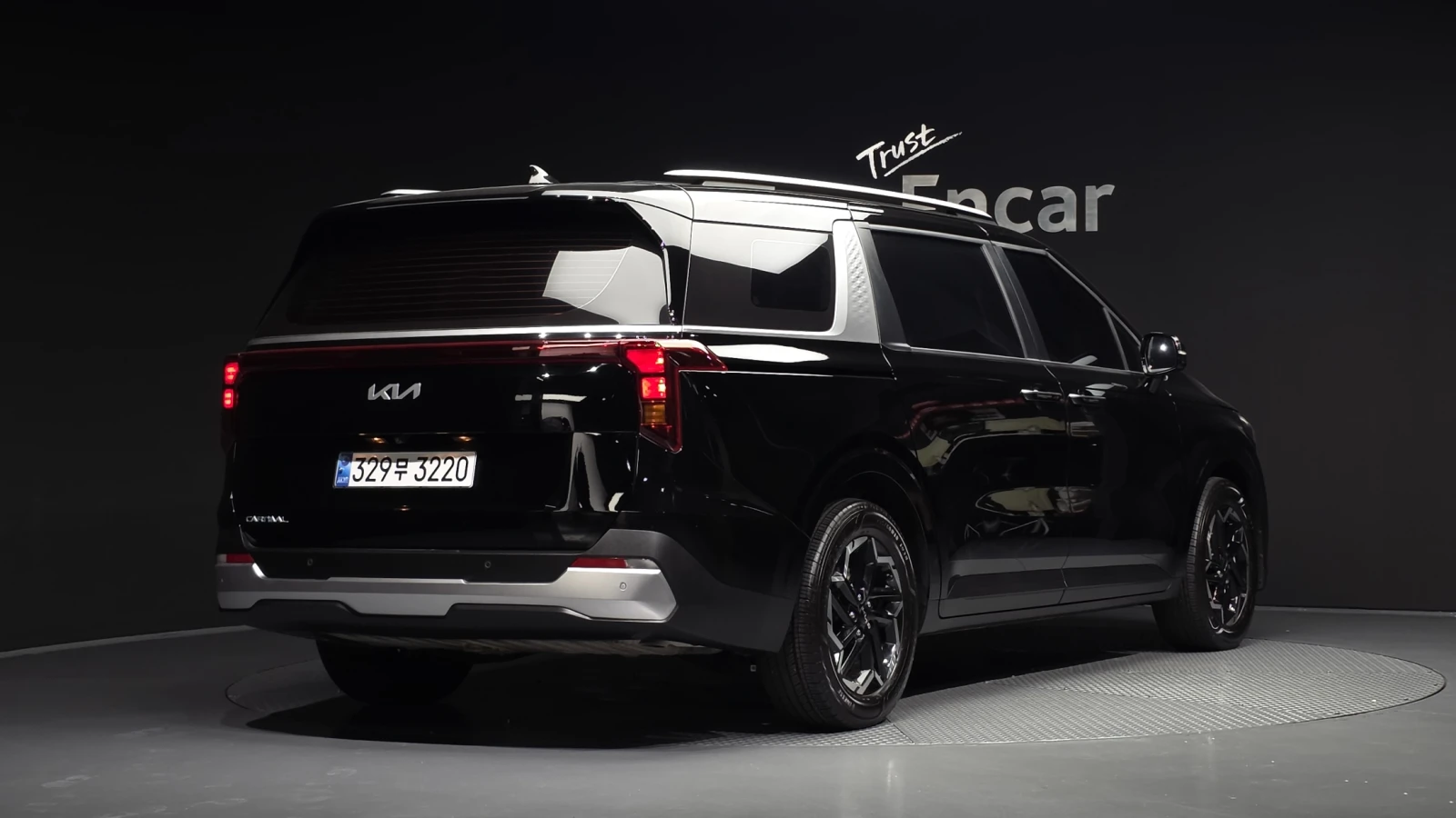 Kia Carnival ПОДГРЕВ ВОЛАН* КРАЙНА ЦЕНА, снимка 2 - Автомобили и джипове - 56024869