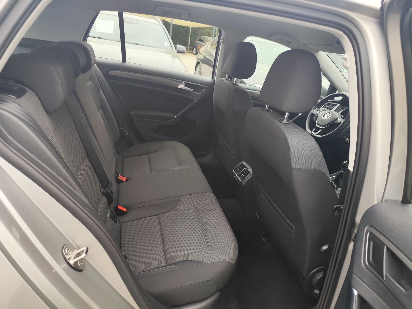 VW Golf 7* 1.6TDi/EURO6D/FACE/LED/APP-CONNECT/CARPLAY, снимка 11 - Автомобили и джипове - 56224502