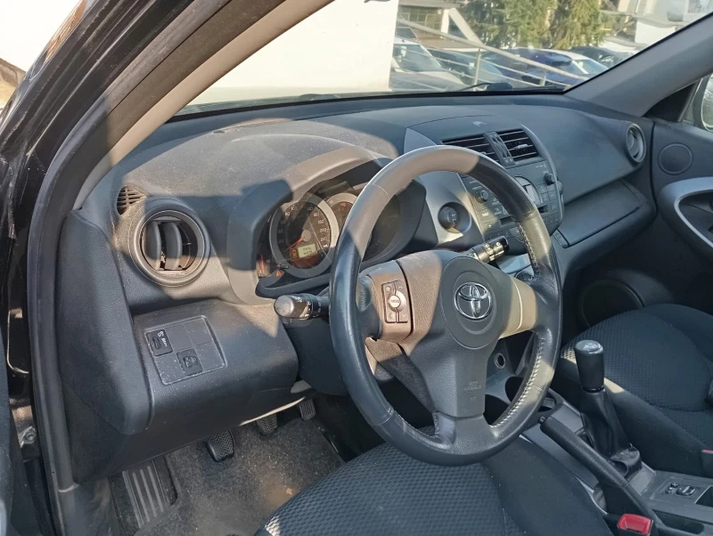 Toyota Rav4 2.0VVT-i 4Х4 164000км.ВНОС ИТАЛИЯ БЕЗ РЪЖДИ И ЗАБЕ, снимка 3 - Автомобили и джипове - 48486937