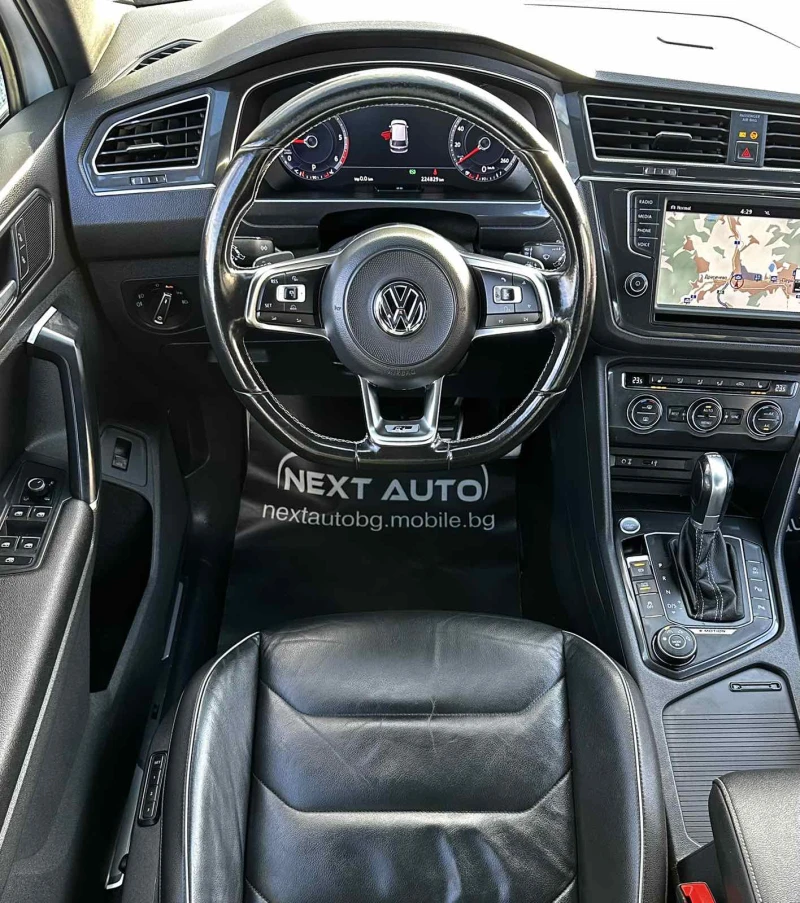VW Tiguan 2.0TDI 150HP R-LINE DISTRONIC LANE ASSIST EU6B, снимка 10 - Автомобили и джипове - 52280840