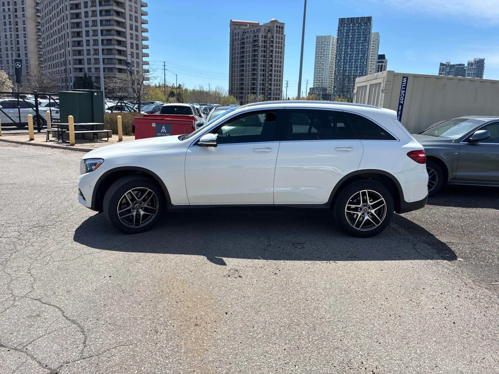 Mercedes-Benz GLC 300 ДИСТРОНИК * ПОДГРЕВ * ПАНОРАМА * 360 * CARFAX, снимка 2 - Автомобили и джипове - 54683787