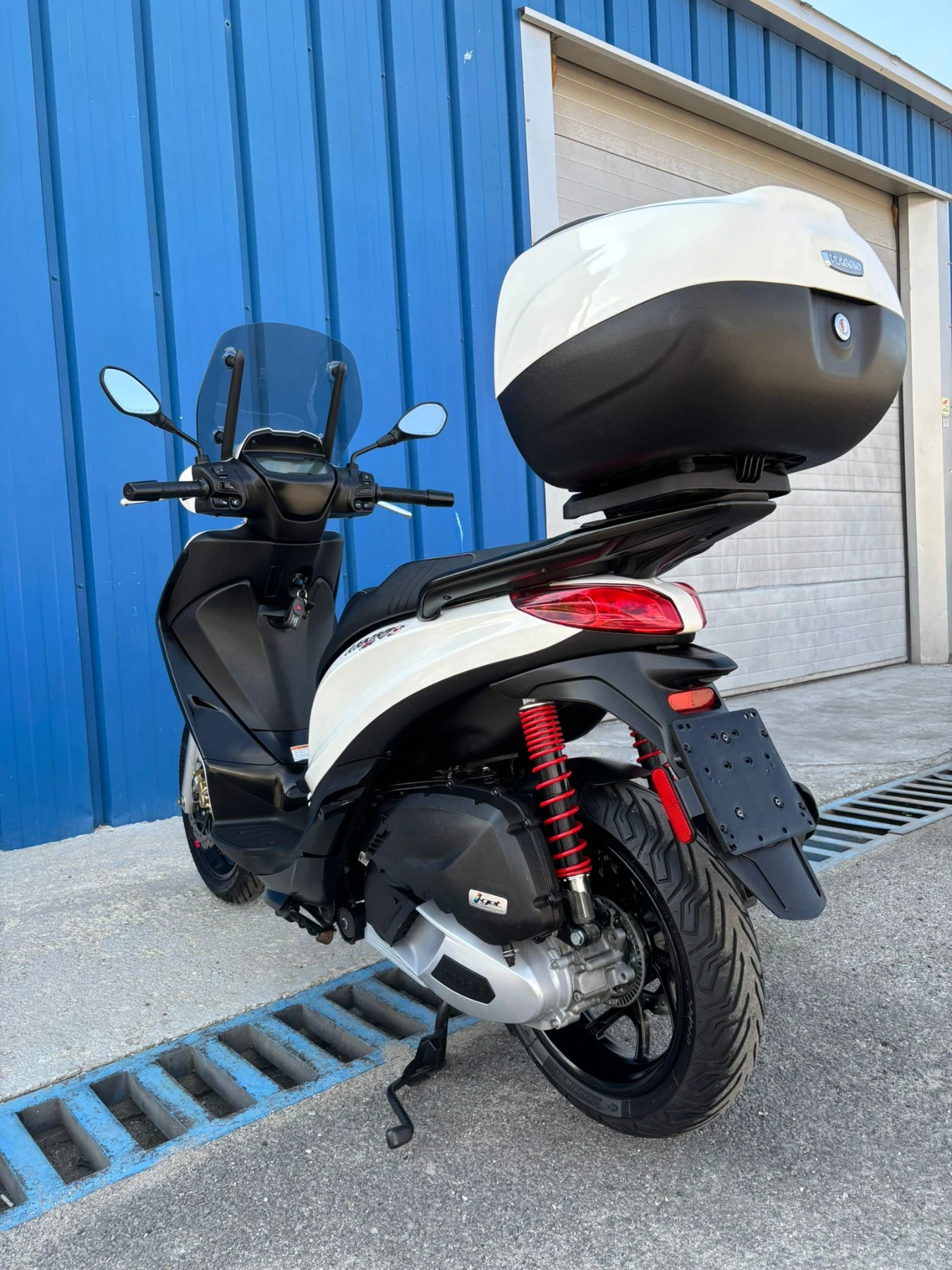 Piaggio Medley 150i ABS LED - изображение 4
