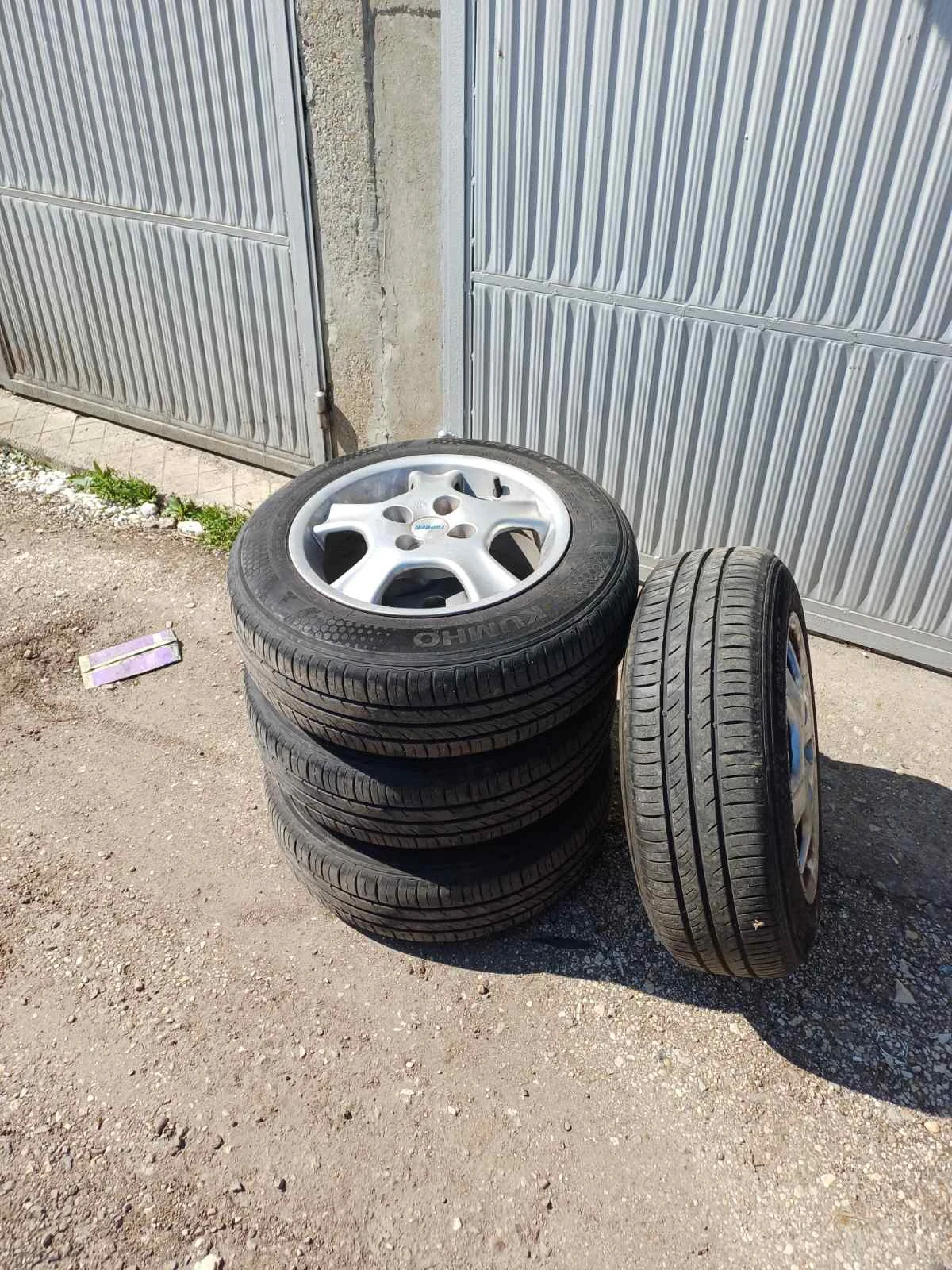 Гуми с джанти Kumho 185/65R15, снимка 3 - Гуми и джанти - 54118100