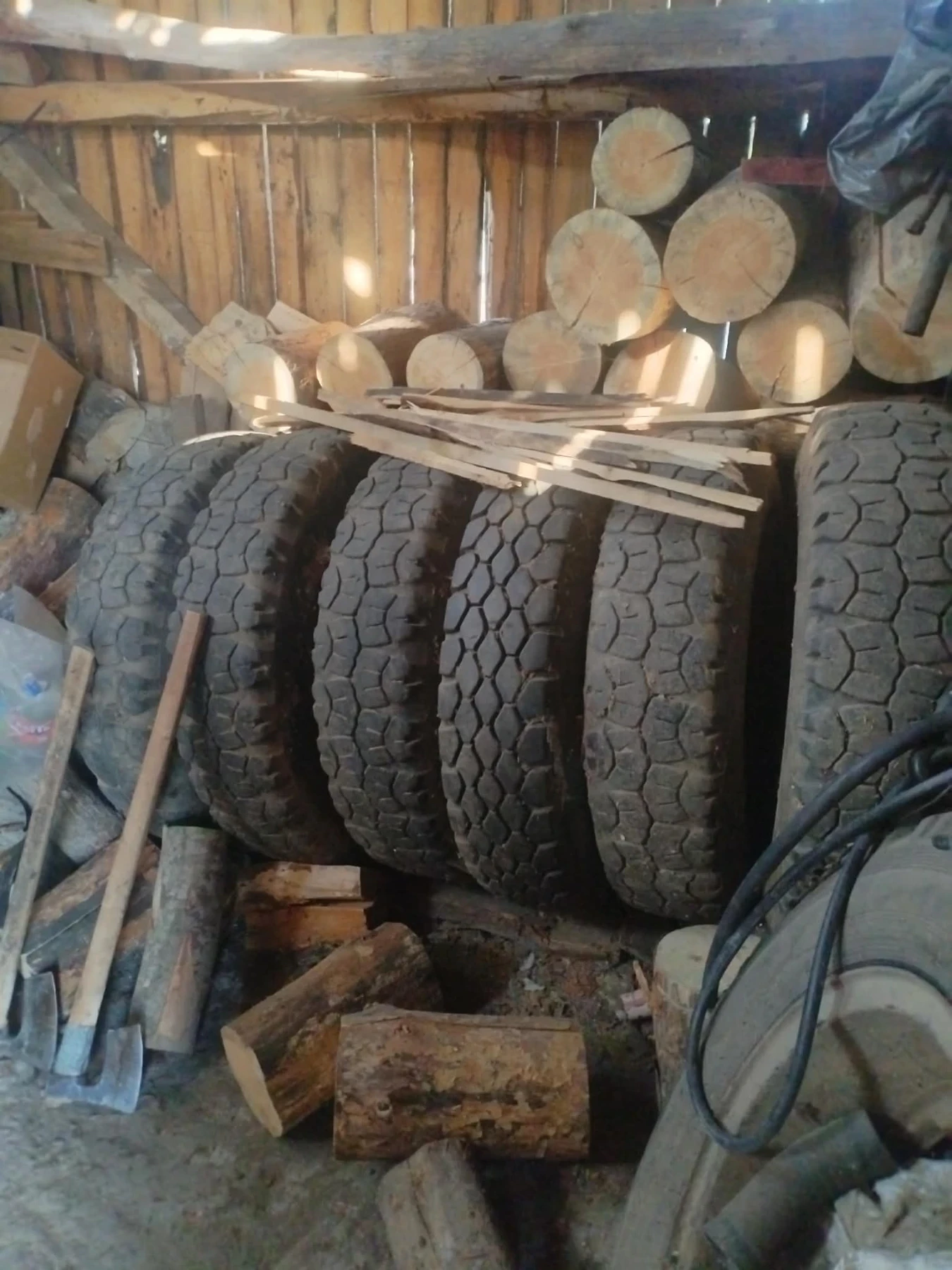 Гуми с джанти Accelera 90/25R20