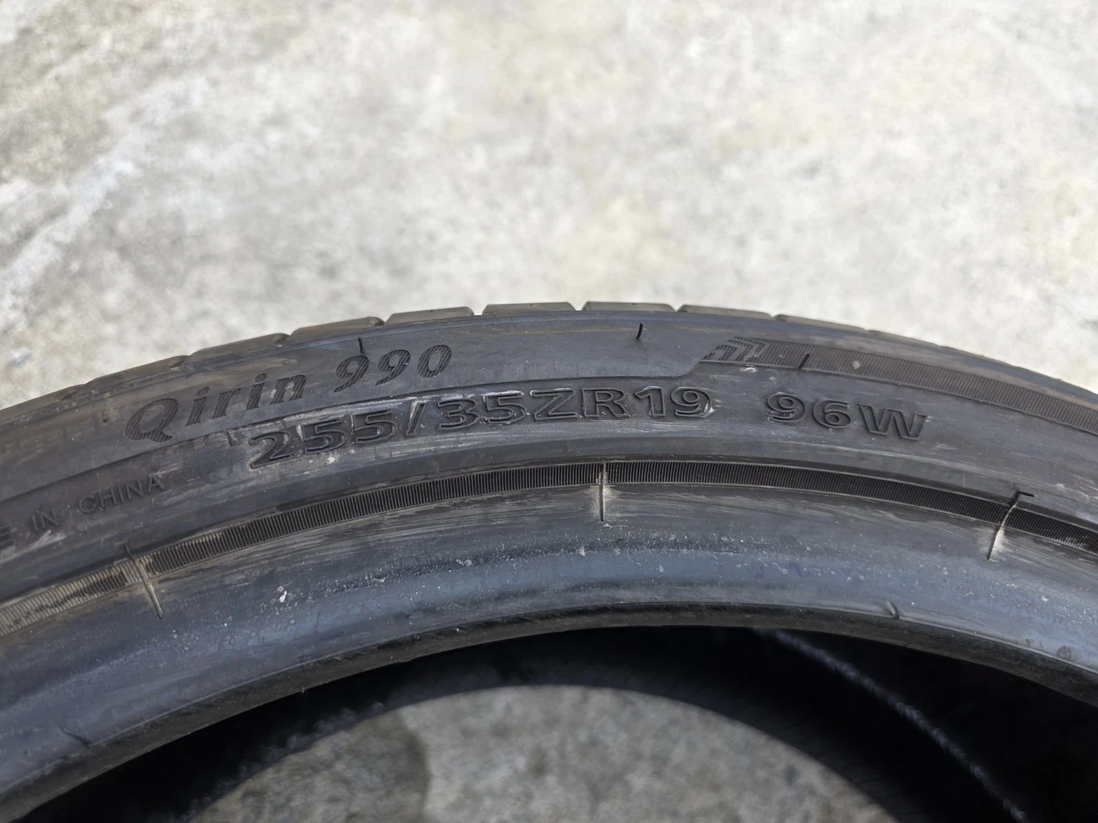 Гуми Летни 255/35R19, снимка 5 - Гуми и джанти - 56730653