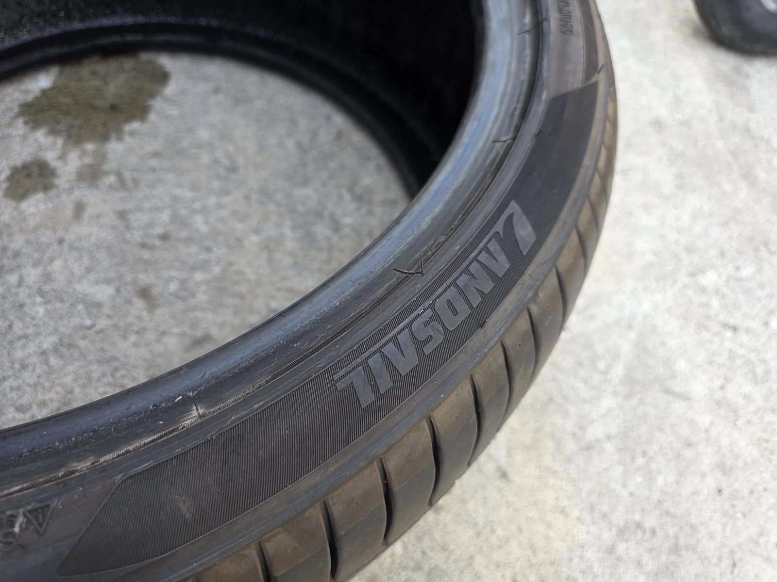 Гуми Летни 255/35R19, снимка 4 - Гуми и джанти - 56730653