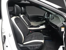 Kia EV6 Long Range 4WD GT Line - САМО 30% АВАНС, снимка 11