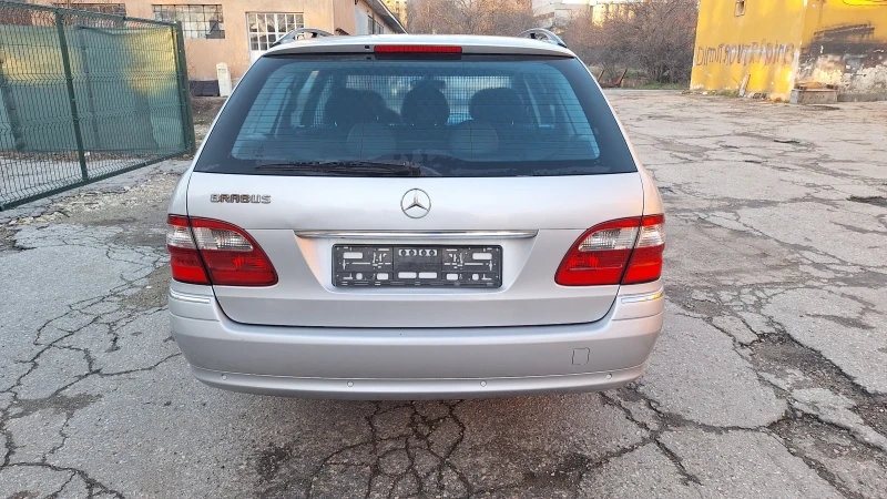 Mercedes-Benz E 320 Avangarde / 7 местен/ Harman Kardon, снимка 5 - Автомобили и джипове - 48879896