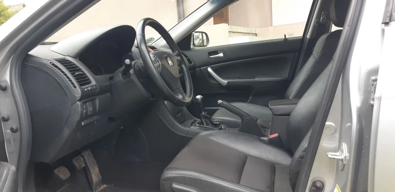 Honda Accord 2.2-140 кс, снимка 8 - Автомобили и джипове - 52566659